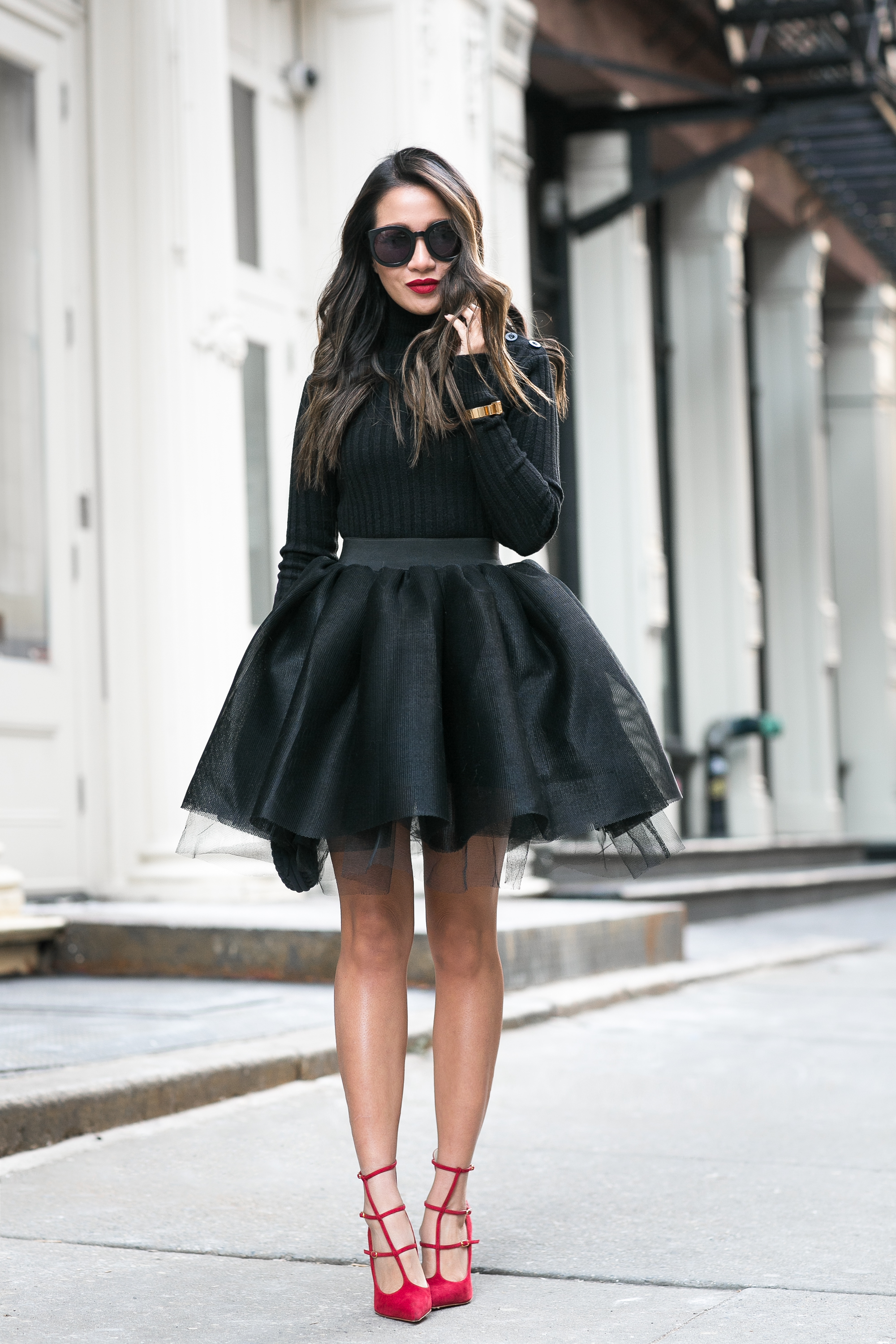 Черное платье с пышной юбкой